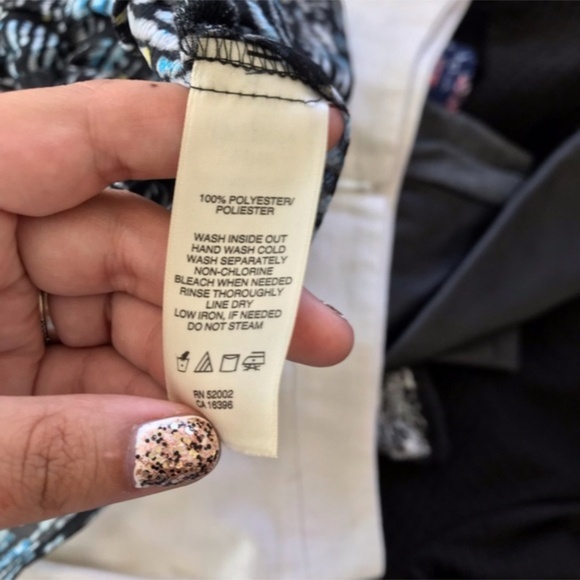 DKNY Sheer Blue Printed Smocked Sleeveless Blouse 18 Wide - Picture 8 of 8